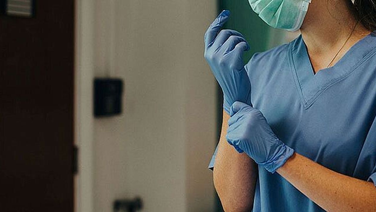 27 yıllık hemşire açığa alındı