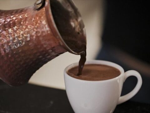 Türk Kahvesine Gül Suyu Eklemenin Faydaları ve Lezzet İlişkisi