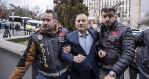 madalyonun-oteki-yuzu-odul-cok-insanlik-yok-5REYPlMt