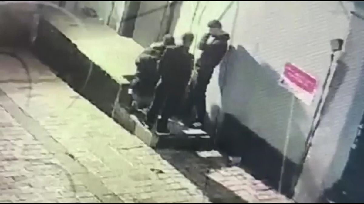 Taksim’de Alkollü Kişinin Çantasını Çalan Şüpheliler Suçüstü Yakalandı